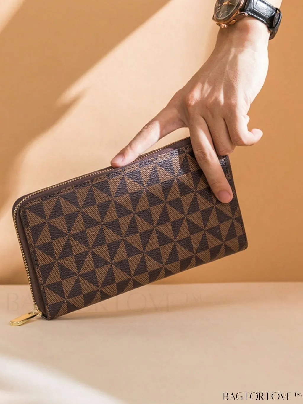 BagForLove - Chic Zippered Long Wallet with Colorblocked Triangle Pattern - A Fashionable Choice