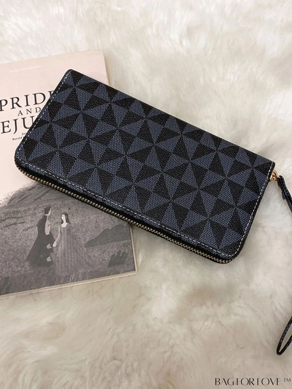 BagForLove - Chic Zippered Long Wallet with Colorblocked Triangle Pattern - A Fashionable Choice