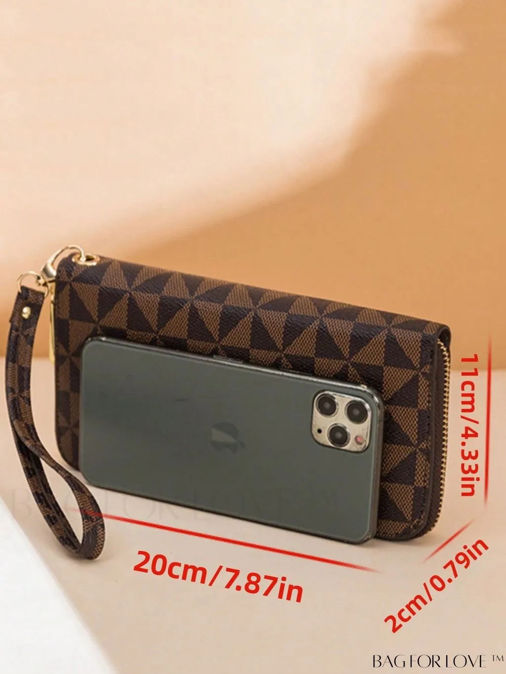 BagForLove - Chic Zippered Long Wallet with Colorblocked Triangle Pattern - A Fashionable Choice