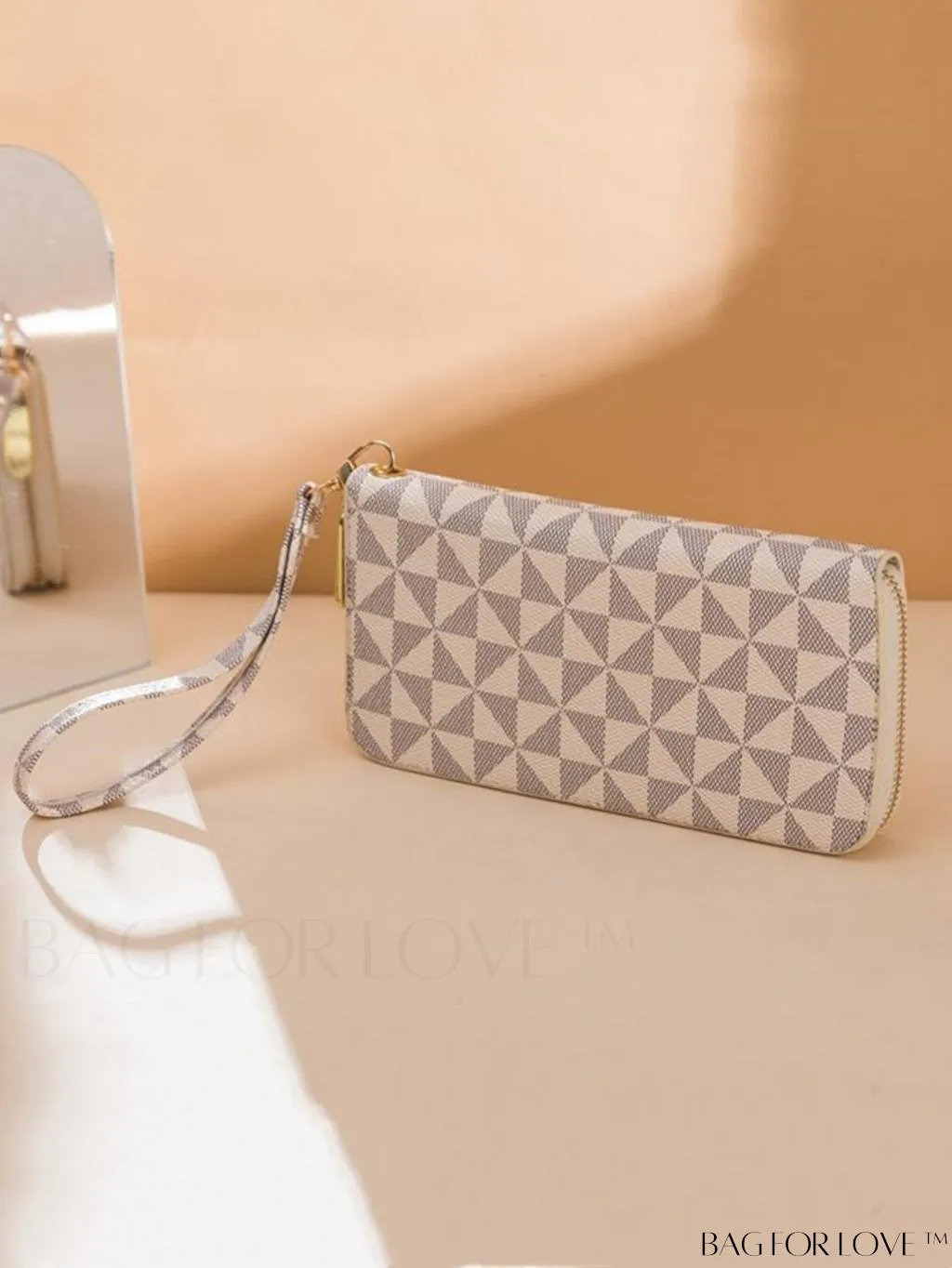 BagForLove - Chic Zippered Long Wallet with Colorblocked Triangle Pattern - A Fashionable Choice