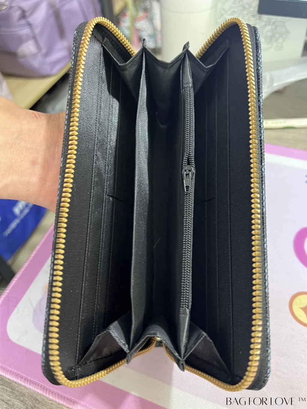 BagForLove - Chic Zippered Long Wallet with Colorblocked Triangle Pattern - A Fashionable Choice