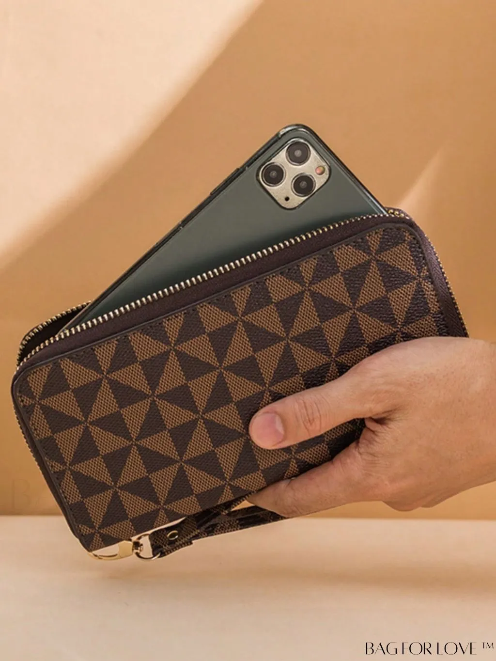 BagForLove - Chic Zippered Long Wallet with Colorblocked Triangle Pattern - A Fashionable Choice