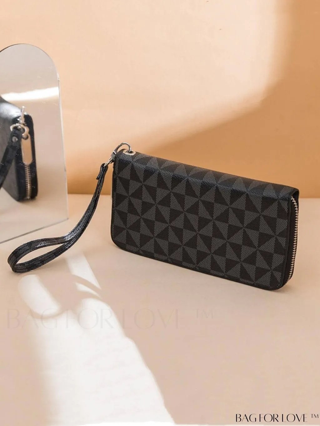 BagForLove - Chic Zippered Long Wallet with Colorblocked Triangle Pattern - A Fashionable Choice