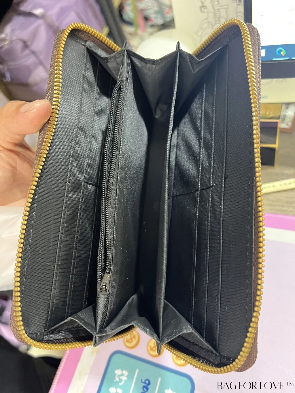 BagForLove - Chic Zippered Long Wallet with Colorblocked Triangle Pattern - A Fashionable Choice