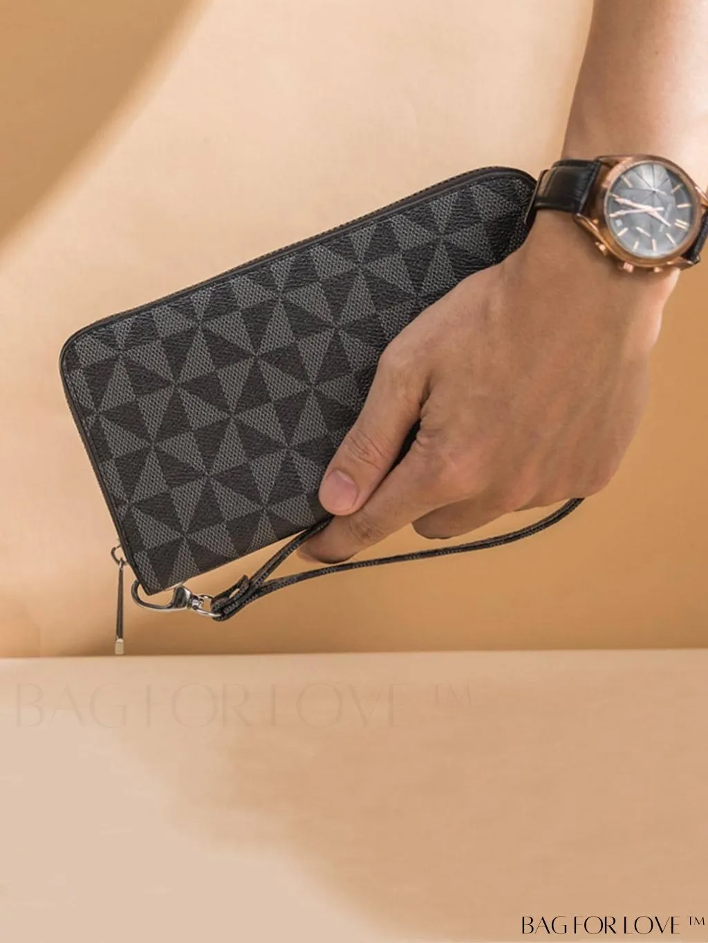 BagForLove - Chic Zippered Long Wallet with Colorblocked Triangle Pattern - A Fashionable Choice