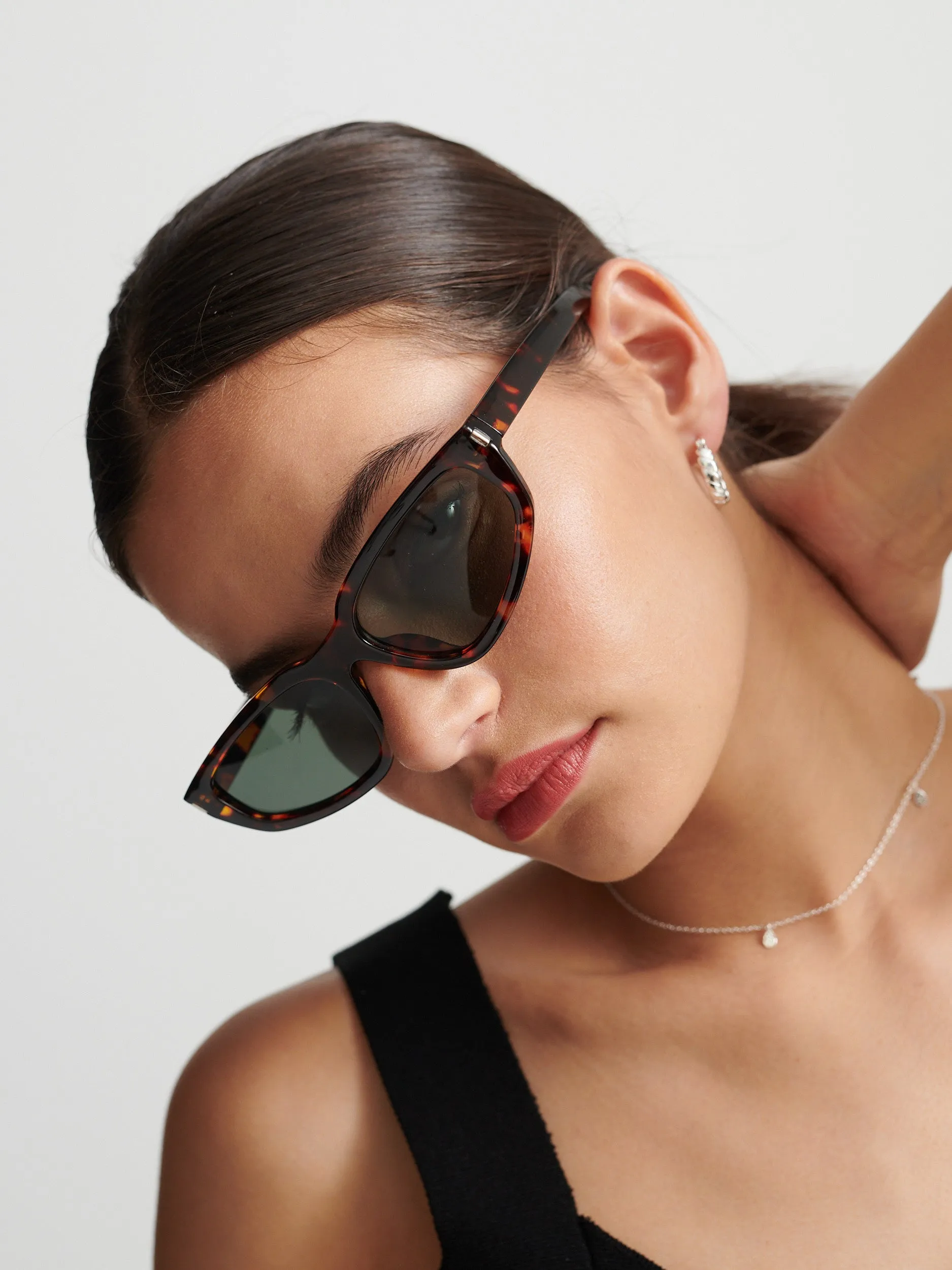 Bailey Angular Sunglasses in Tort
