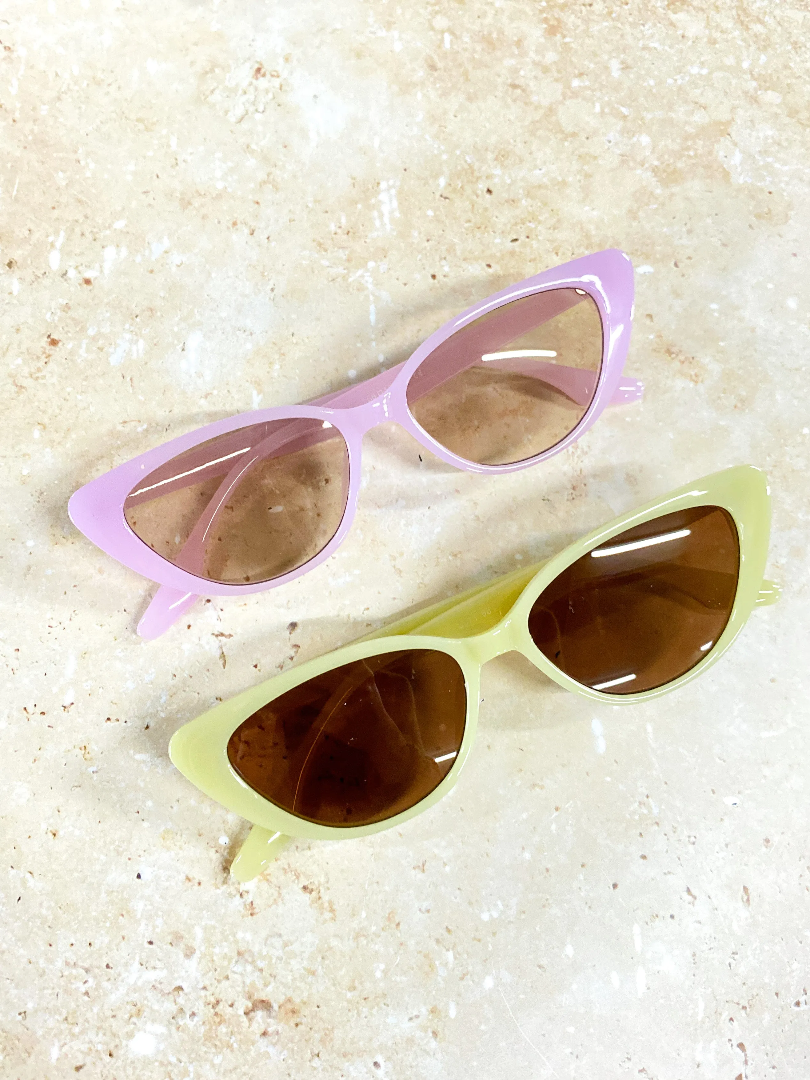 Cassie Cat-Eye Sunglasses in Lilac