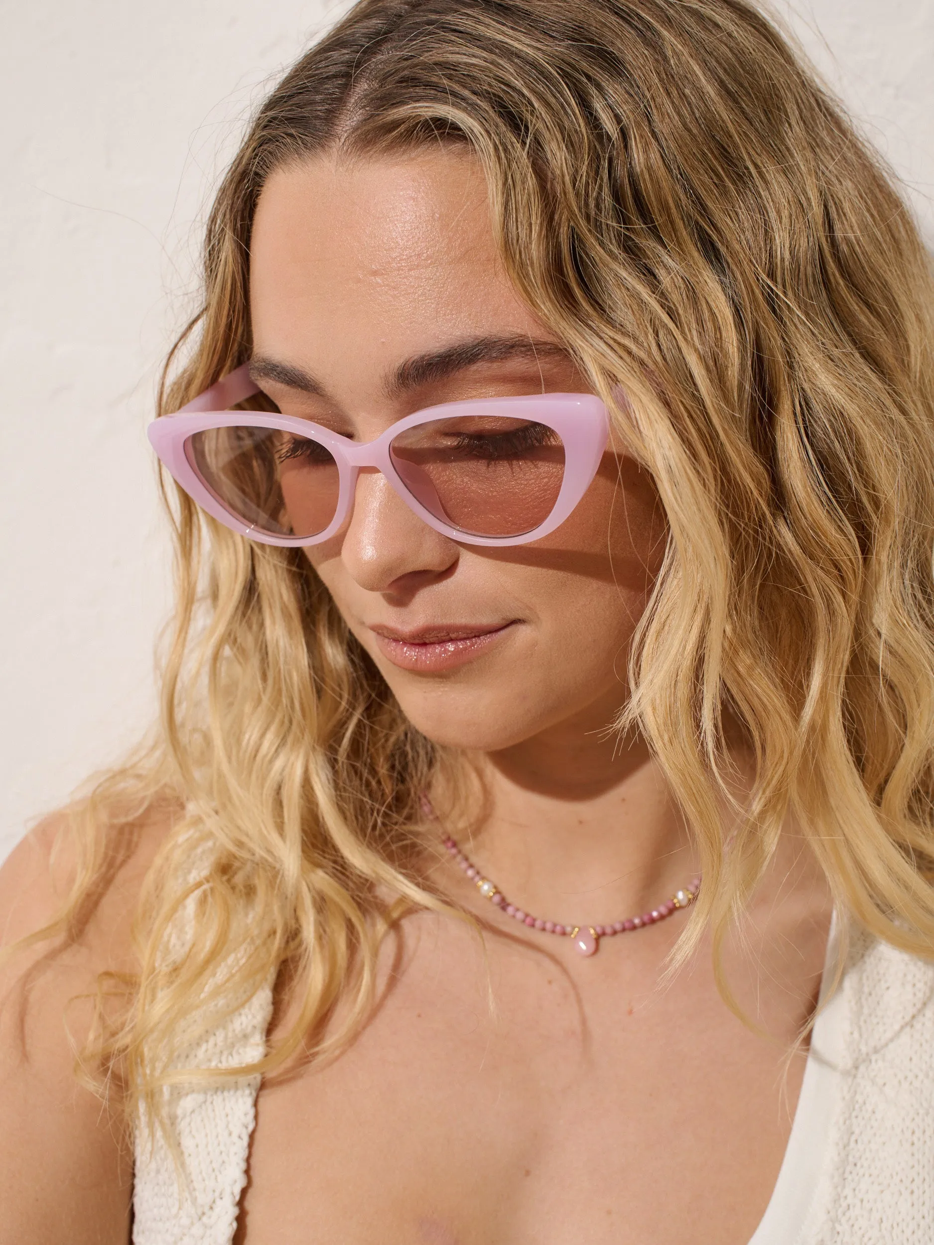 Cassie Cat-Eye Sunglasses in Lilac