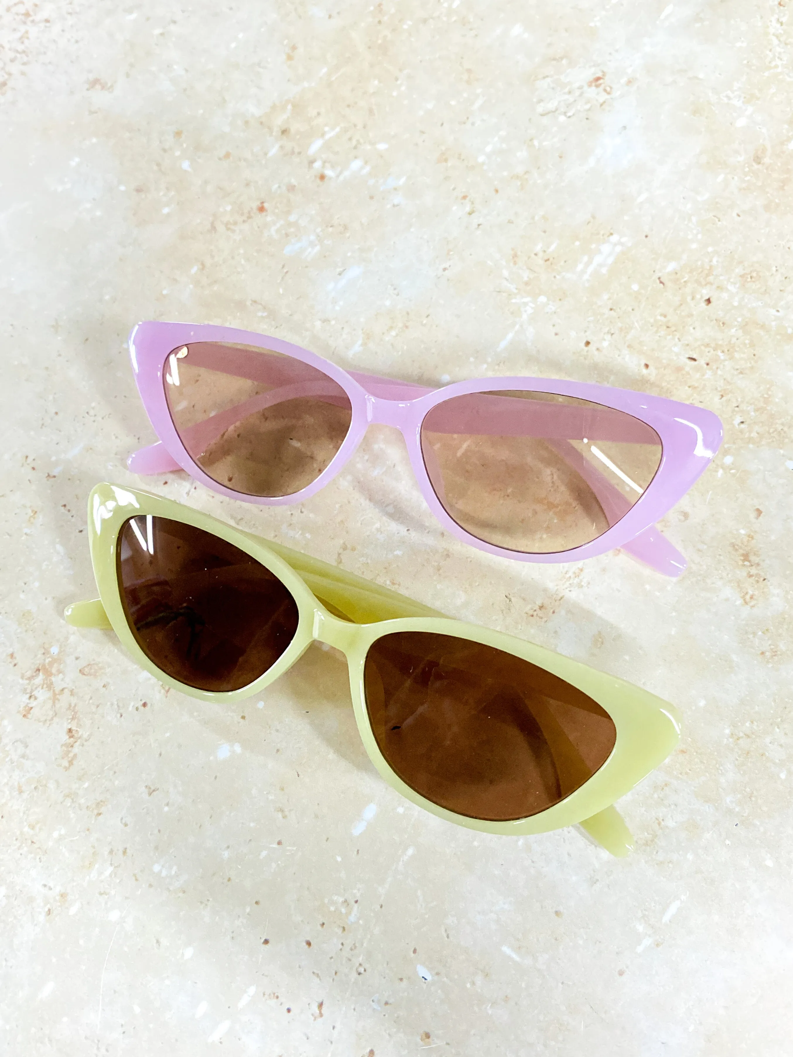 Cassie Cat-Eye Sunglasses in Lilac