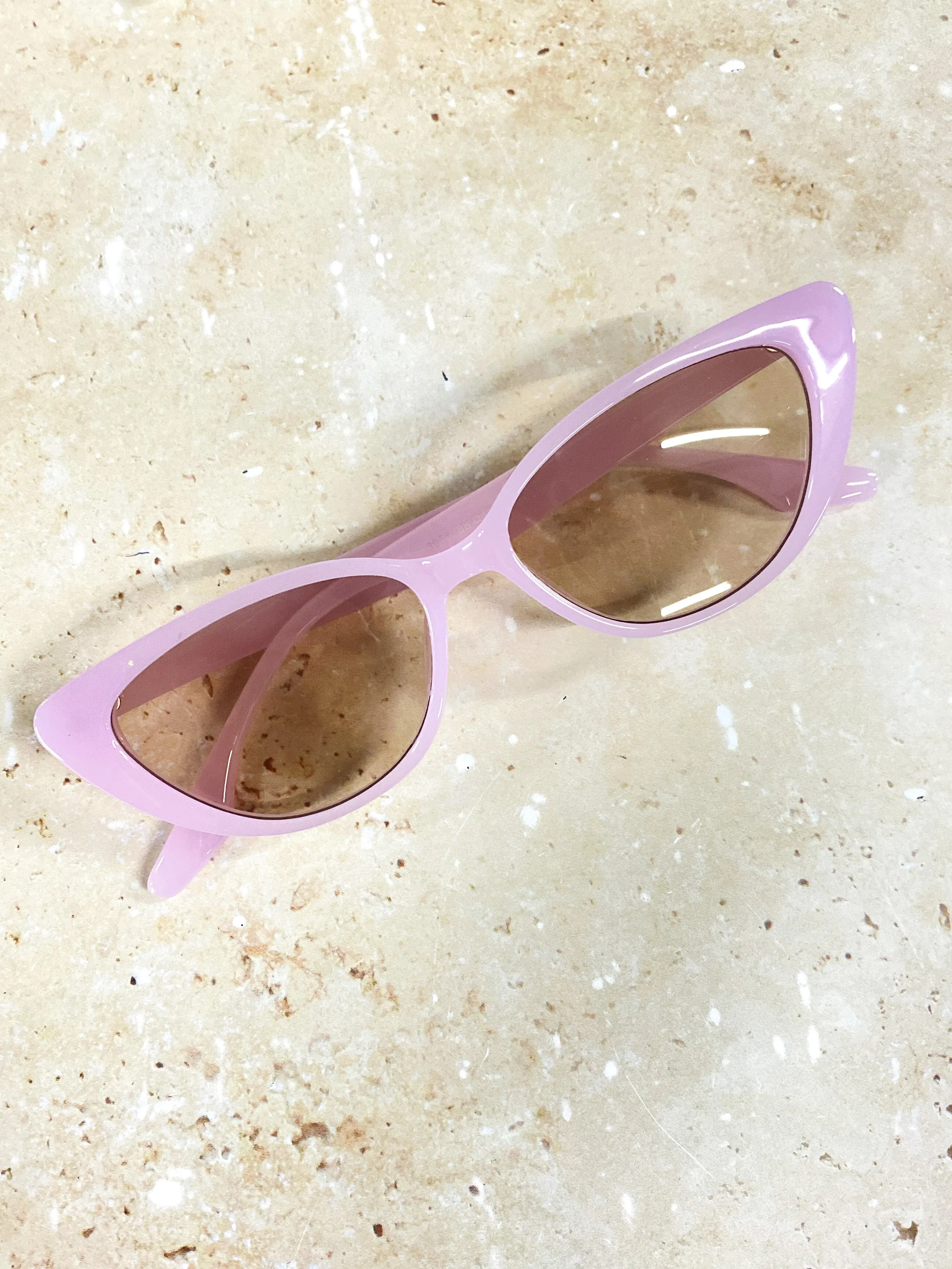 Cassie Cat-Eye Sunglasses in Lilac