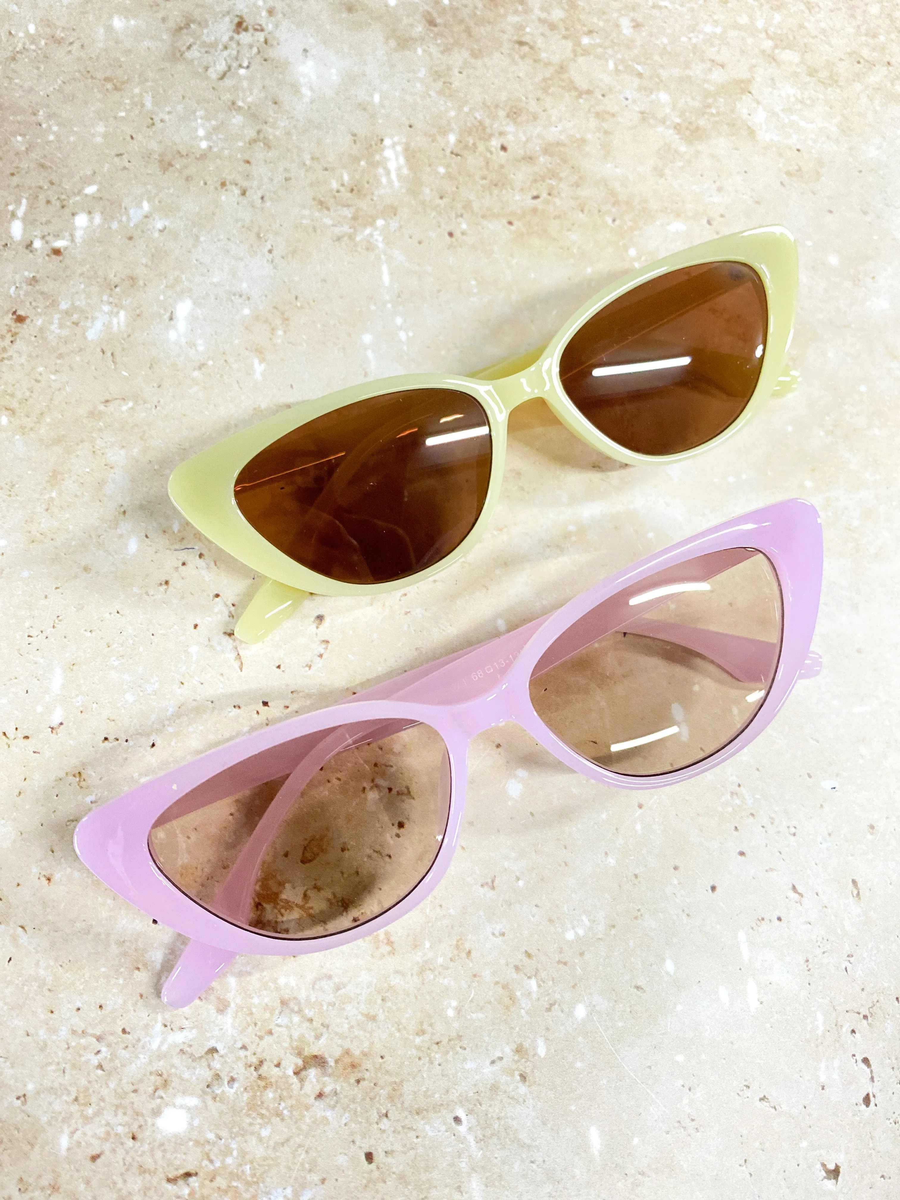 Cassie Cat-Eye Sunglasses in Lilac