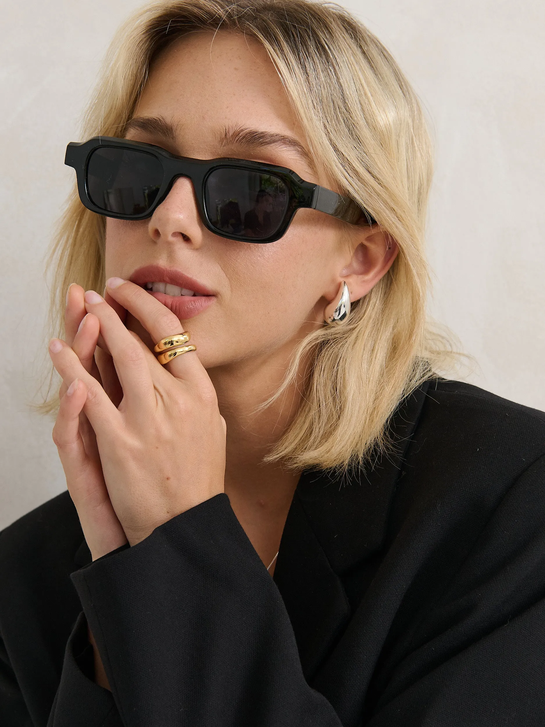 Cezanne Angular Sunglasses in Black