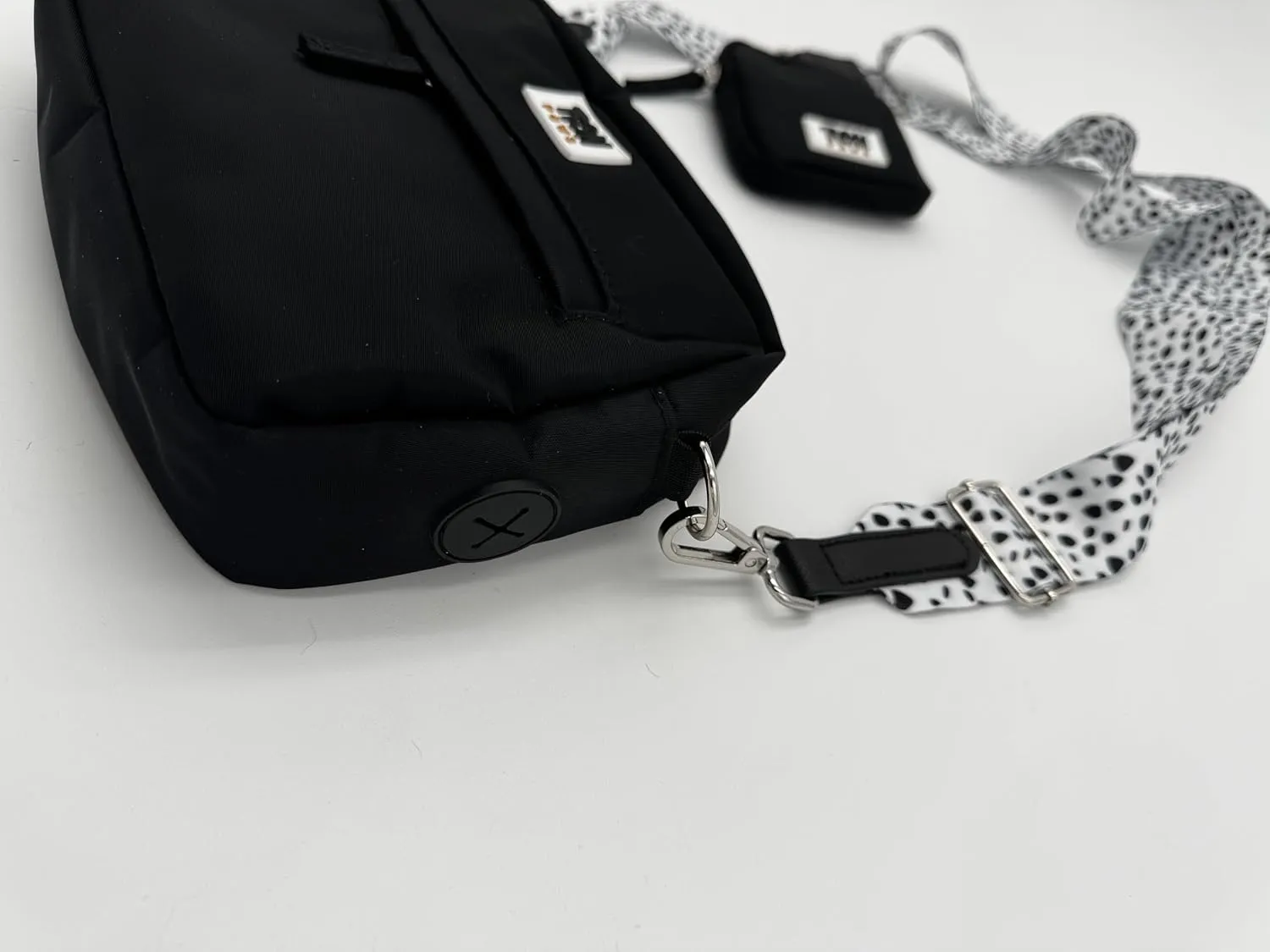 Dog Walking Bag - Treat Purse for Training - Puppy Treat Pouch - Train Pouch - Training Bag - Crossbody bag - Puppy Training (Black) - Fanny Bag for Dog Training