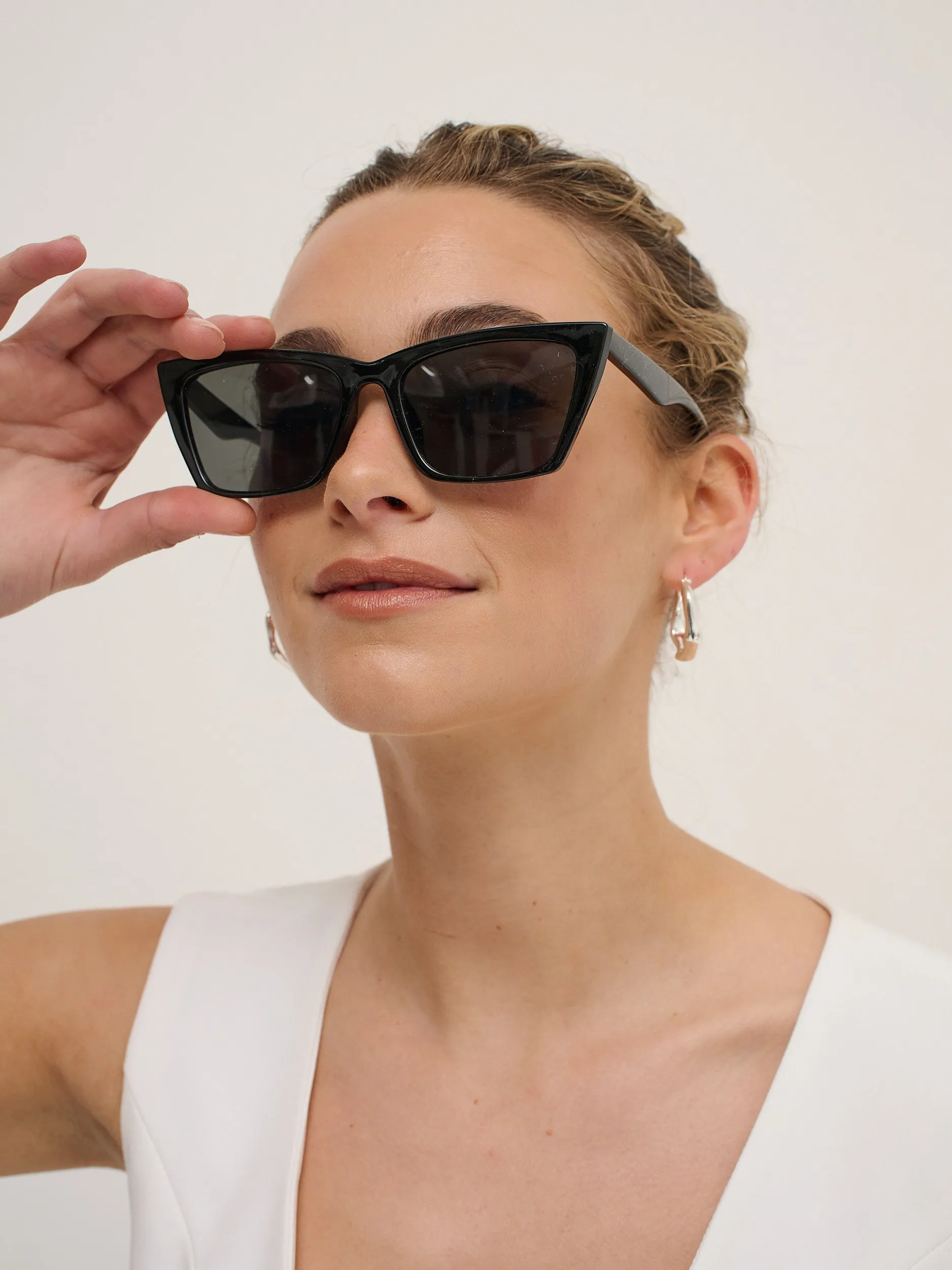 Giana Square Cat Eye Sunglasses in Black