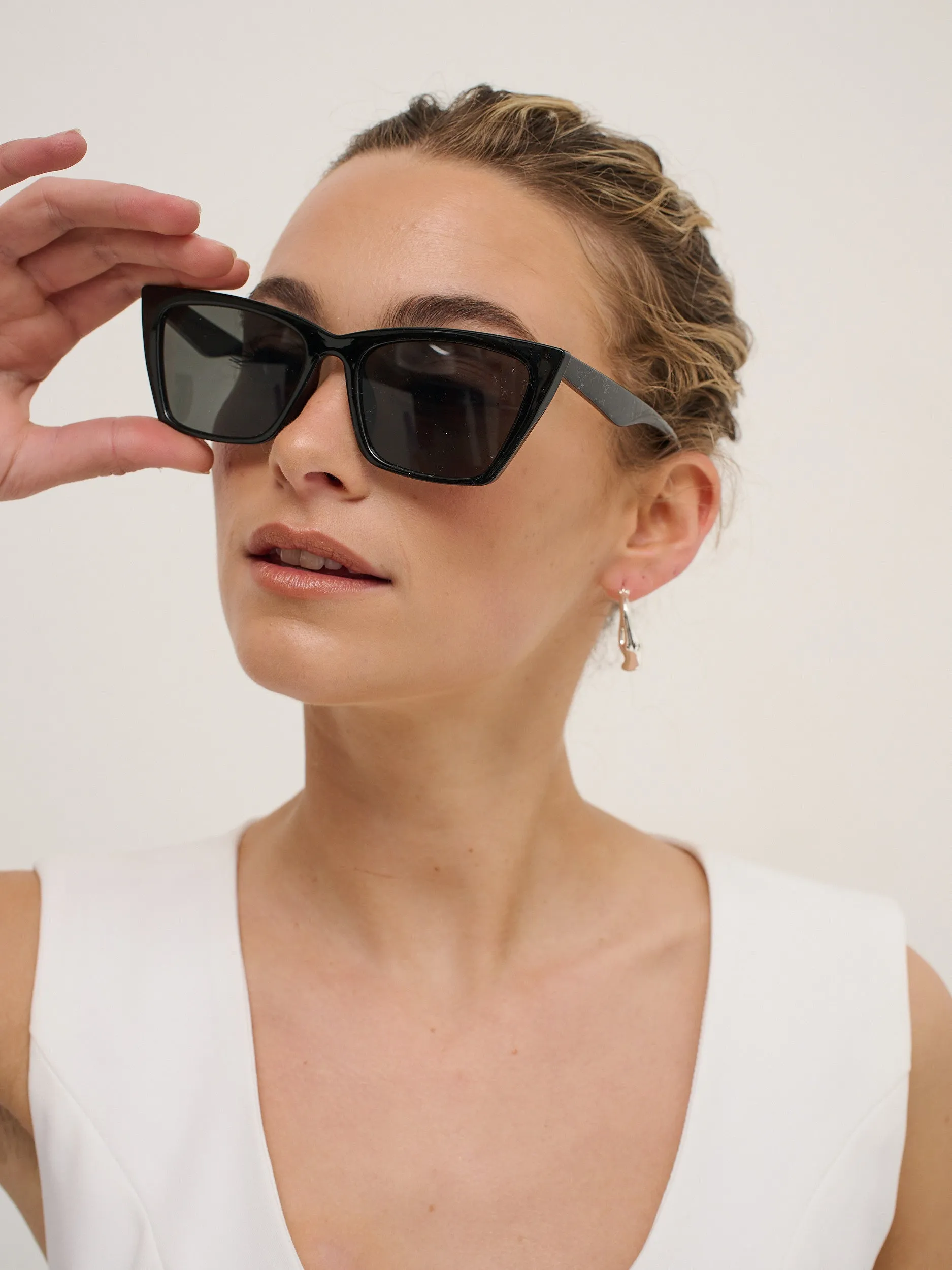 Giana Square Cat Eye Sunglasses in Black