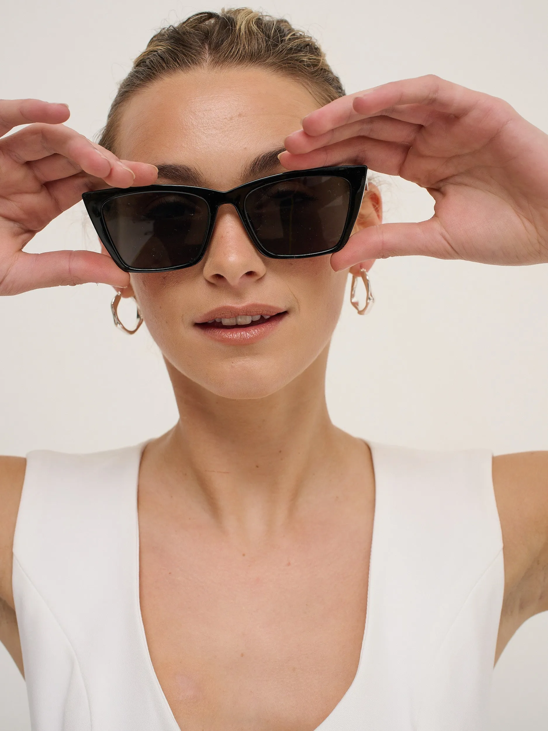 Giana Square Cat Eye Sunglasses in Black