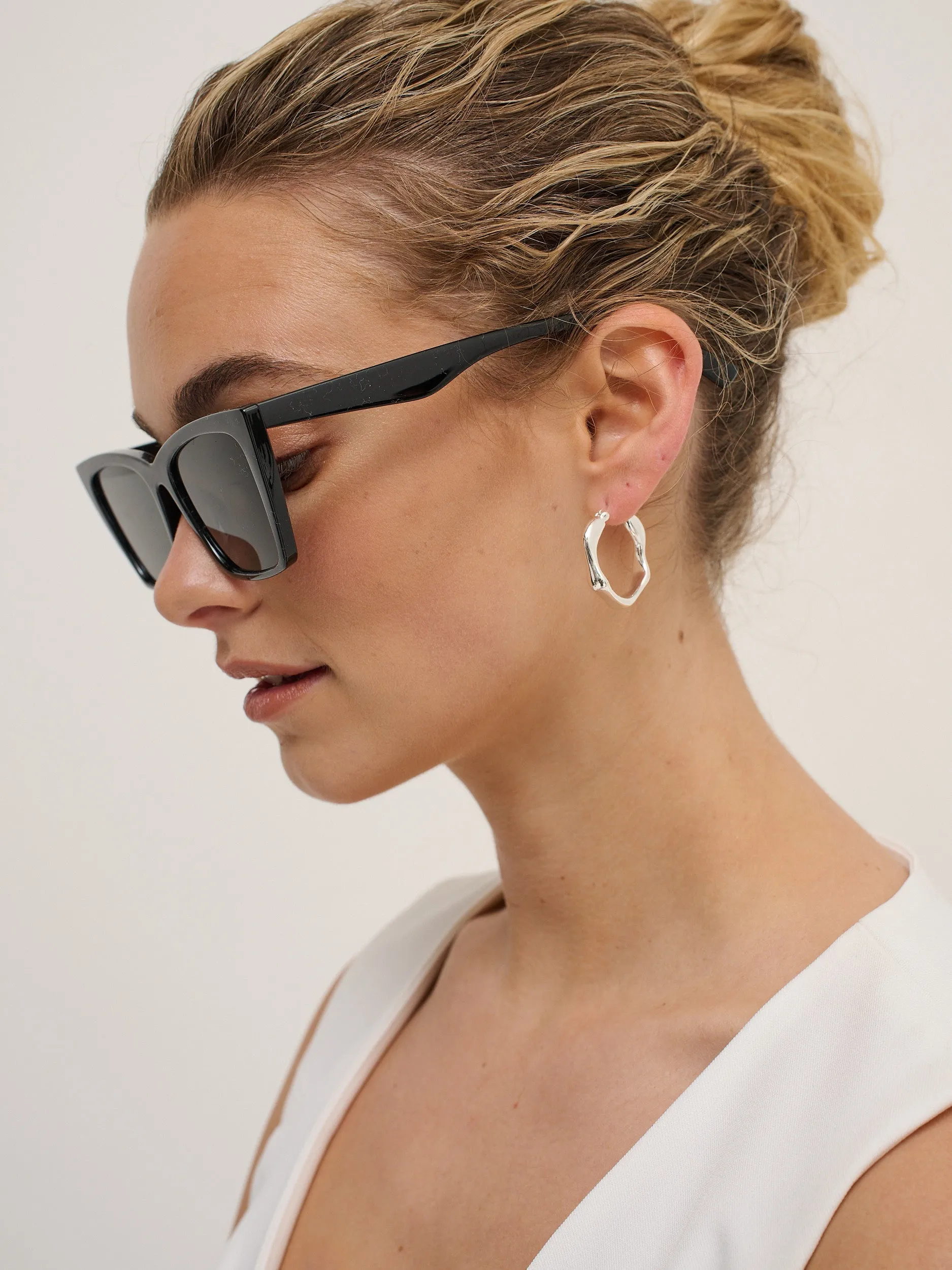 Giana Square Cat Eye Sunglasses in Black