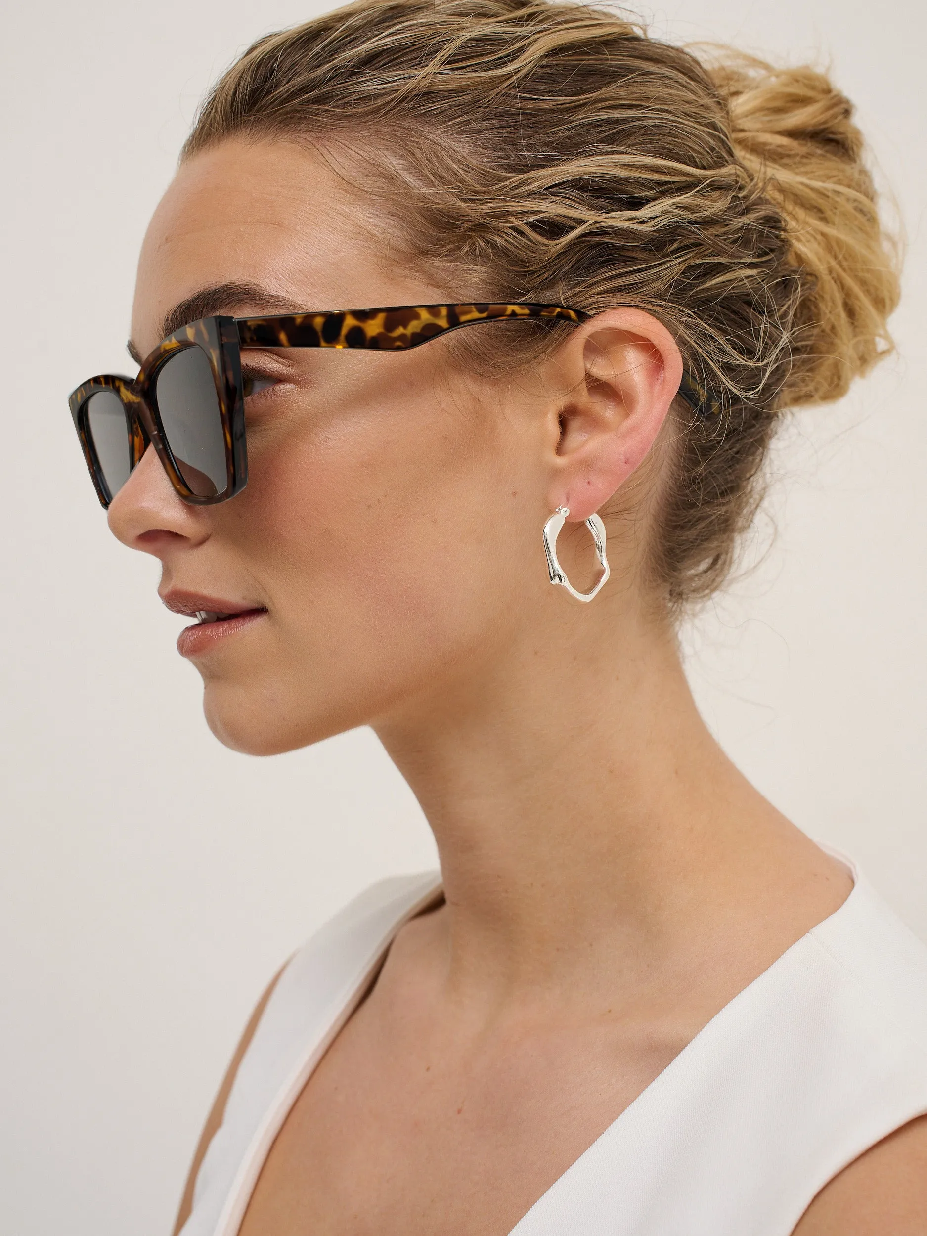 Giana Square Cat Eye Sunglasses in Tort
