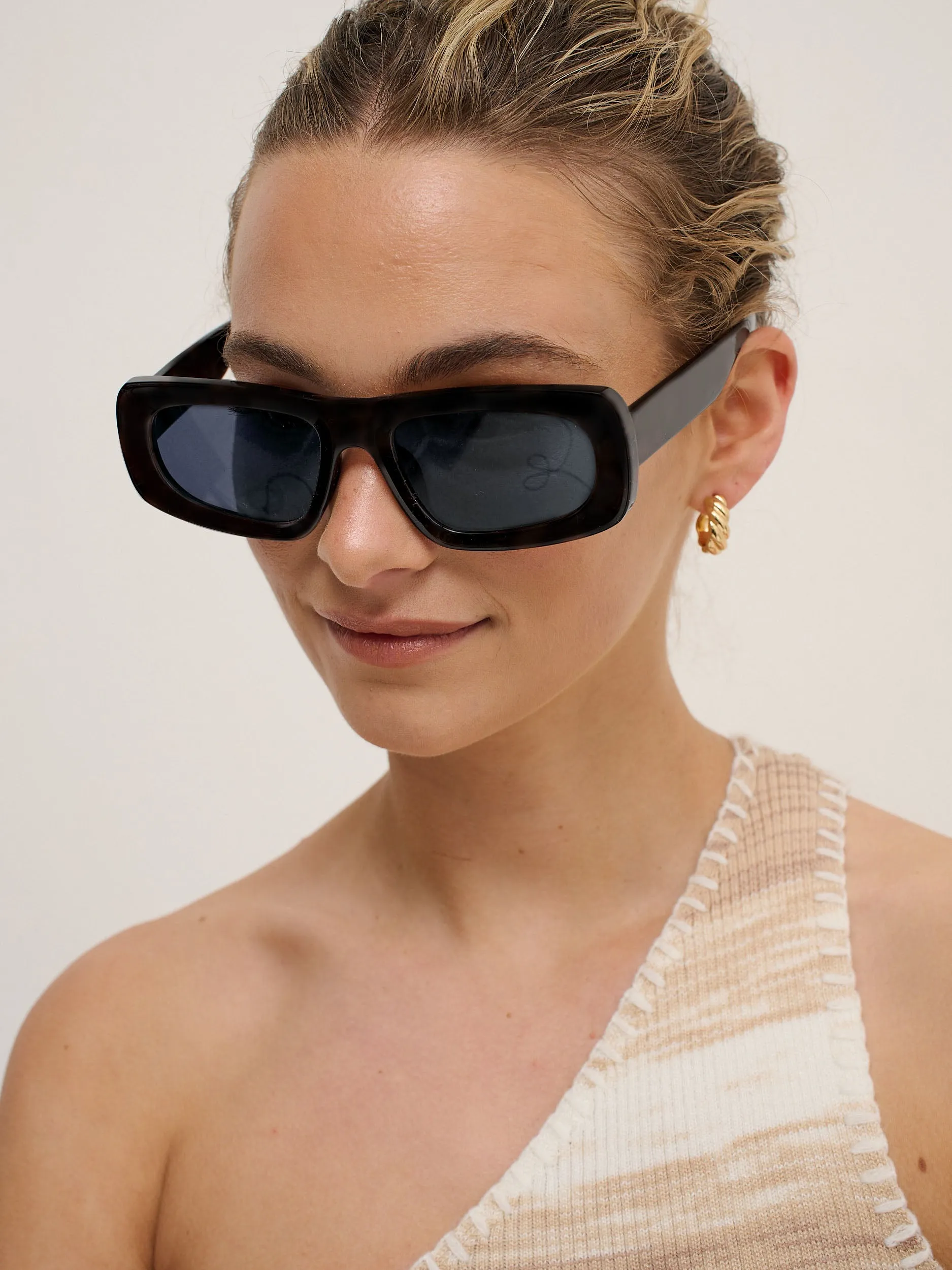 Grasson Rectangular Sunglasses in Black
