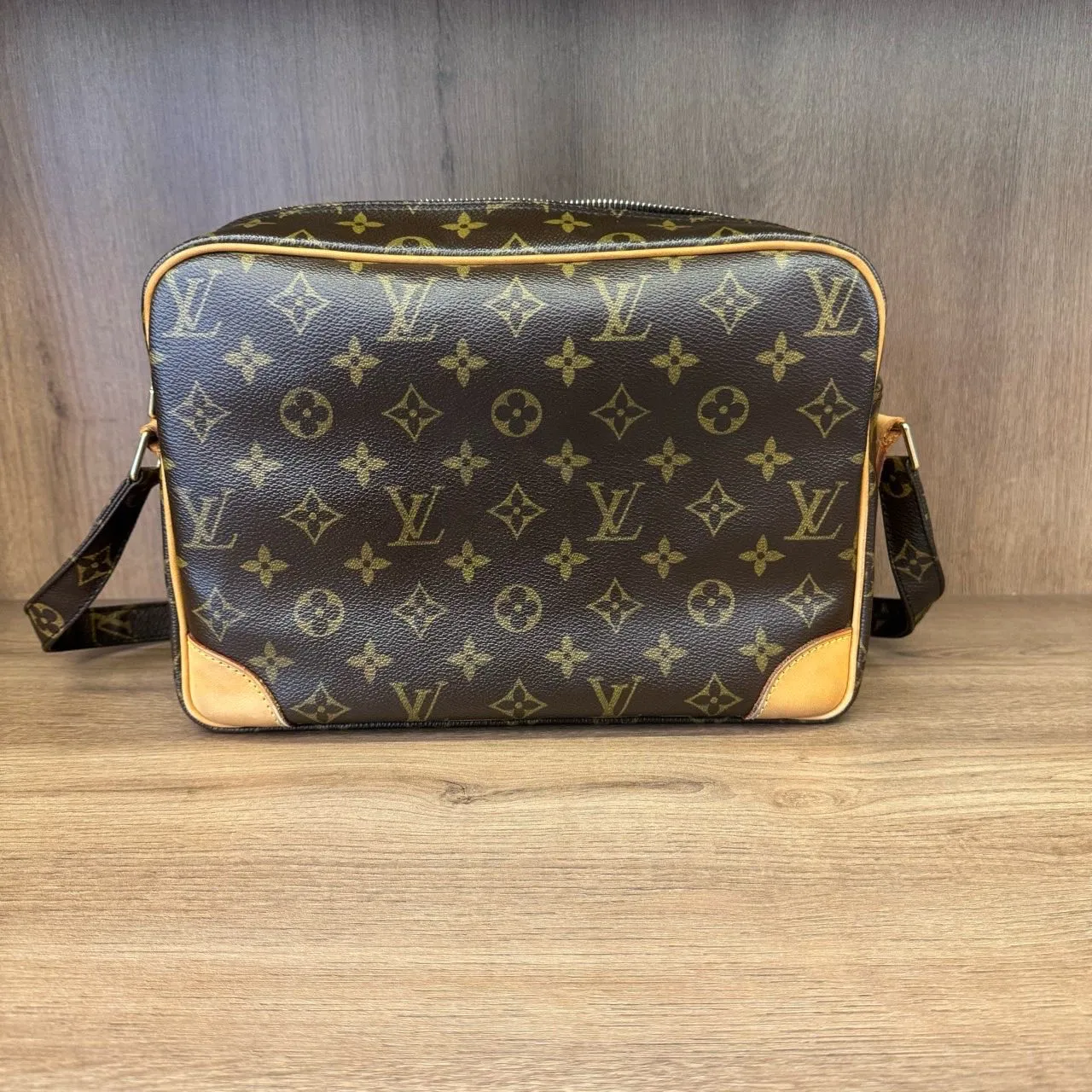 Louis Vuitton Monogram Canvas Brown Camera Bag 27x2.5x17