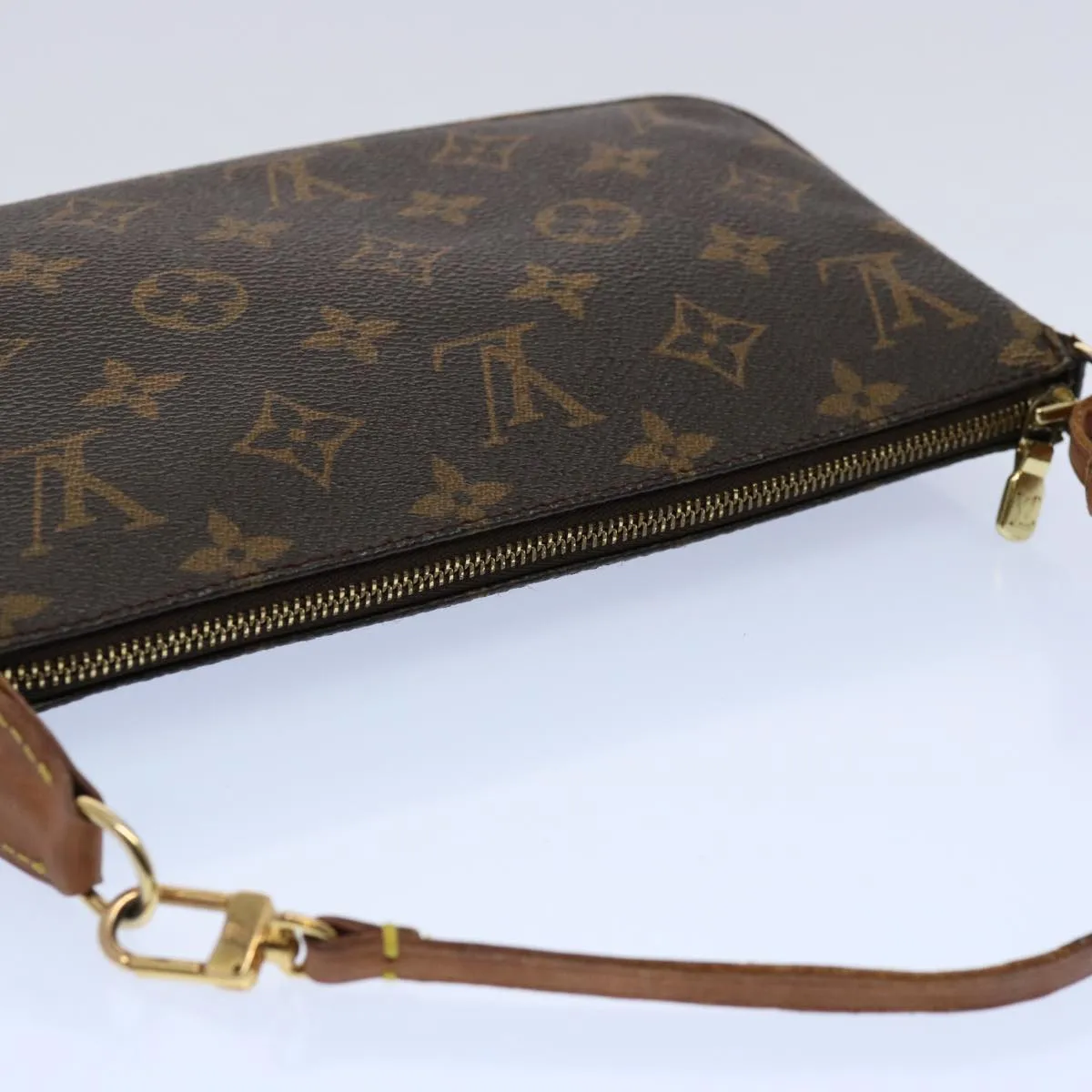 Louis Vuitton Pochette Accessoire  Canvas Clutch Bag ()