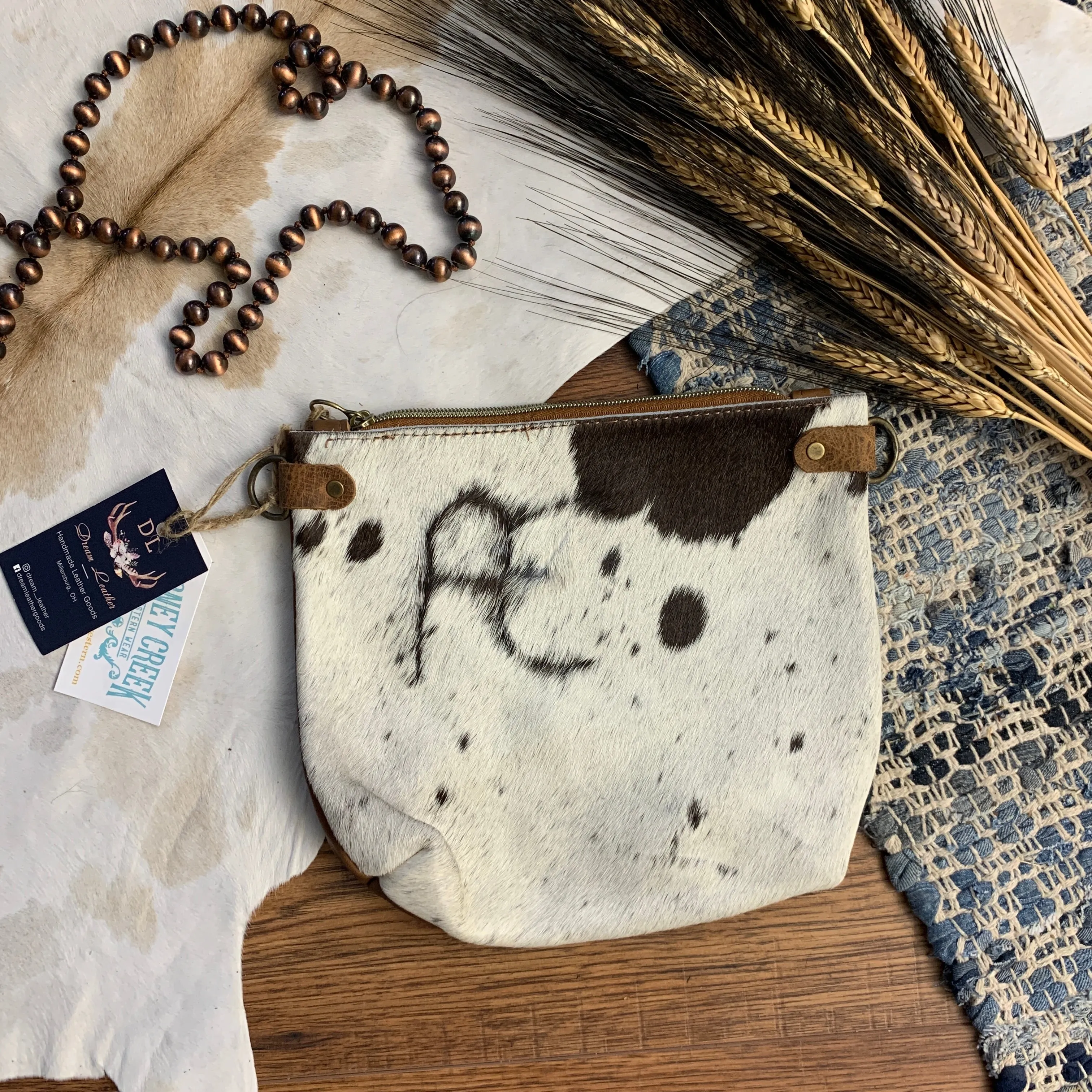 Medium Pouch with Base