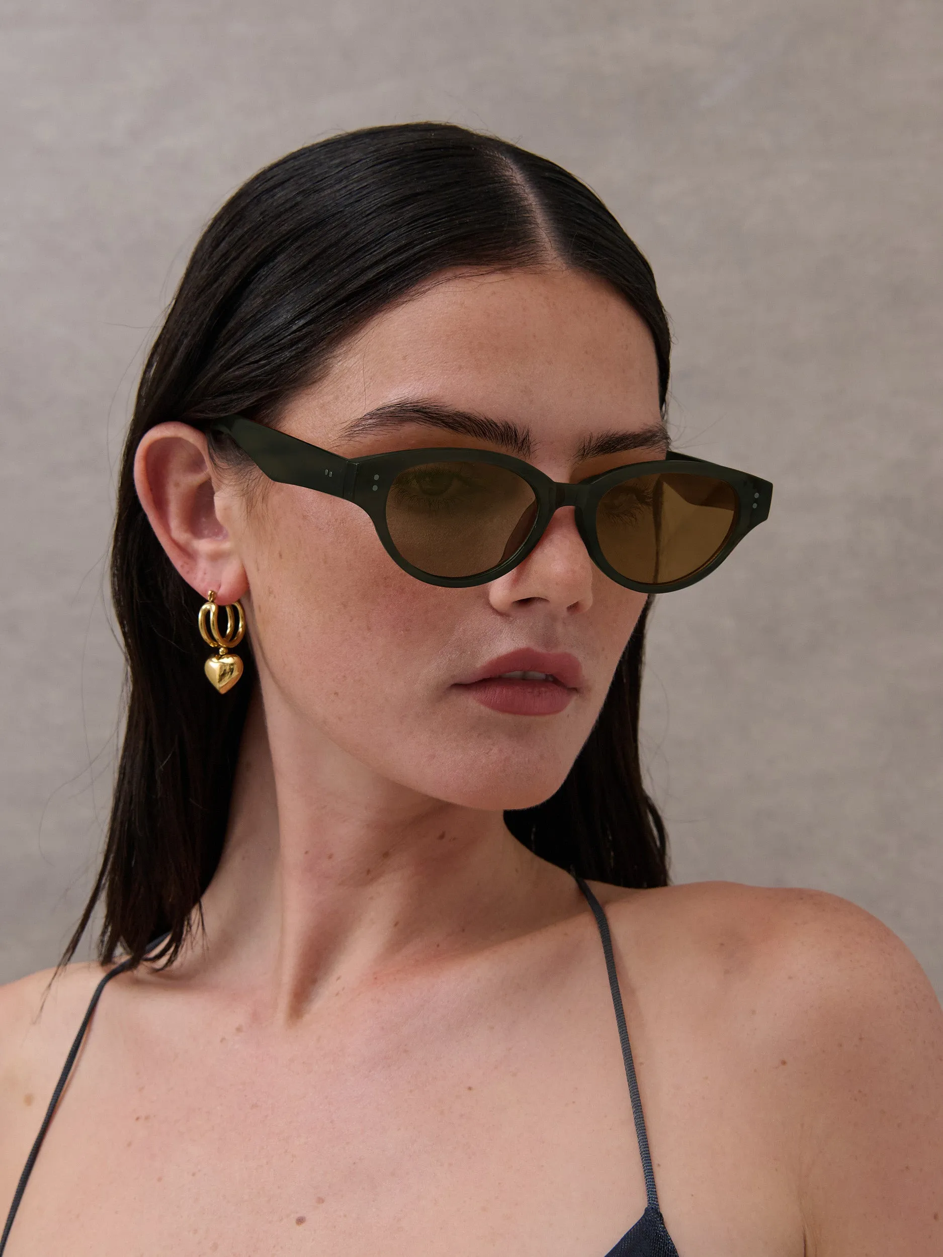 Megan Oval Frame Sunglasses in Green