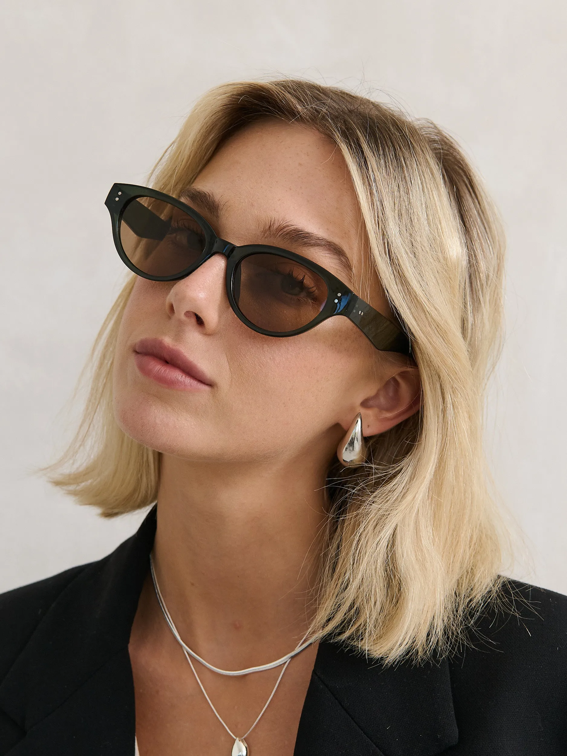 Megan Oval Frame Sunglasses in Green