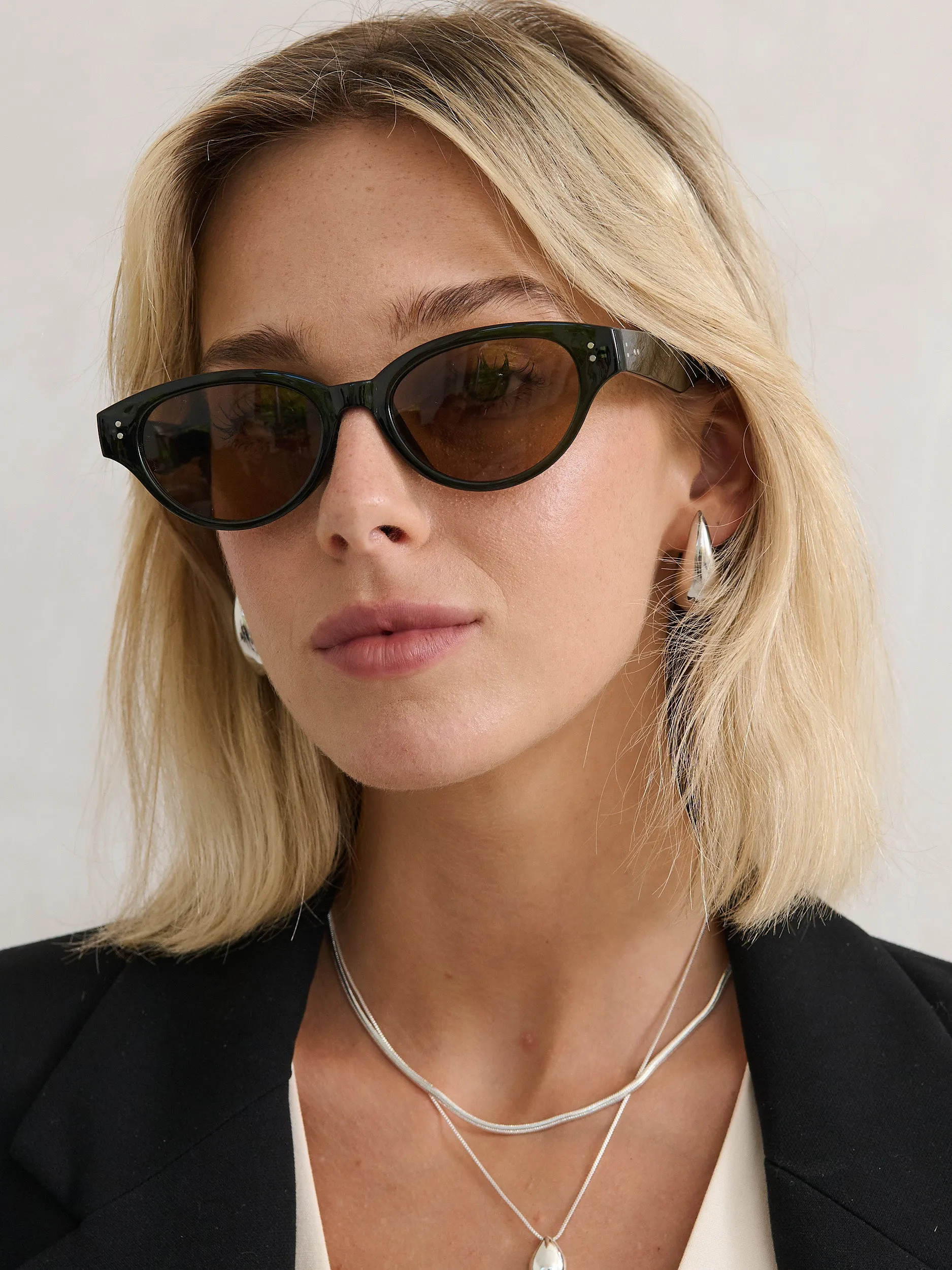 Megan Oval Frame Sunglasses in Green