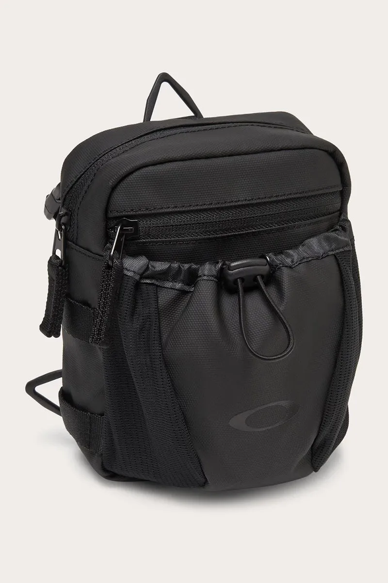 Oakley - Rover Crossbody in Blackout