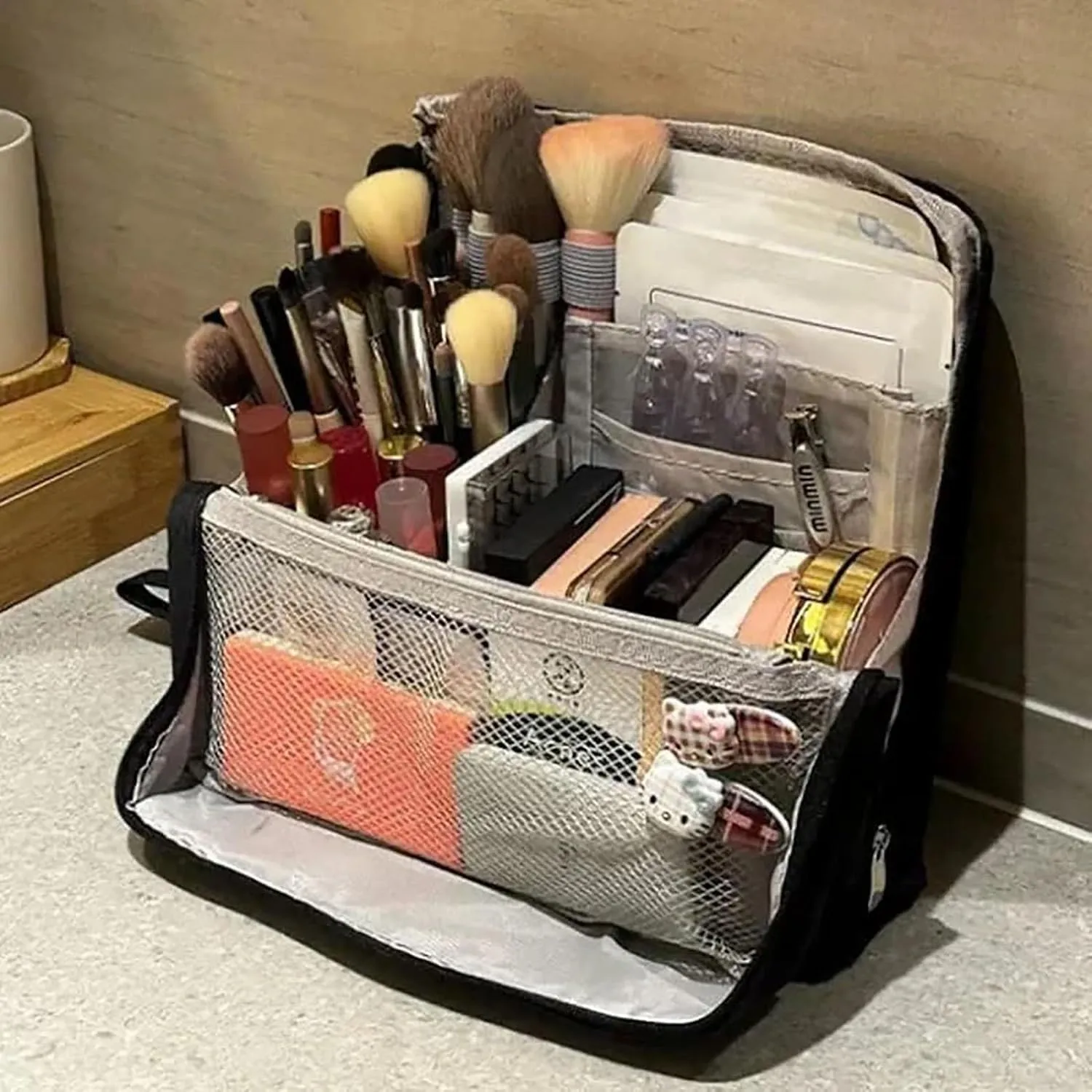 Relevanton Standing Makeup Bag, 2025 New Doresty Standing Makeup Bag Portable, Large Capacity, Multi-purpose Oxford Cloth Standing Makeup Bags with 8 Compartments (Beige)