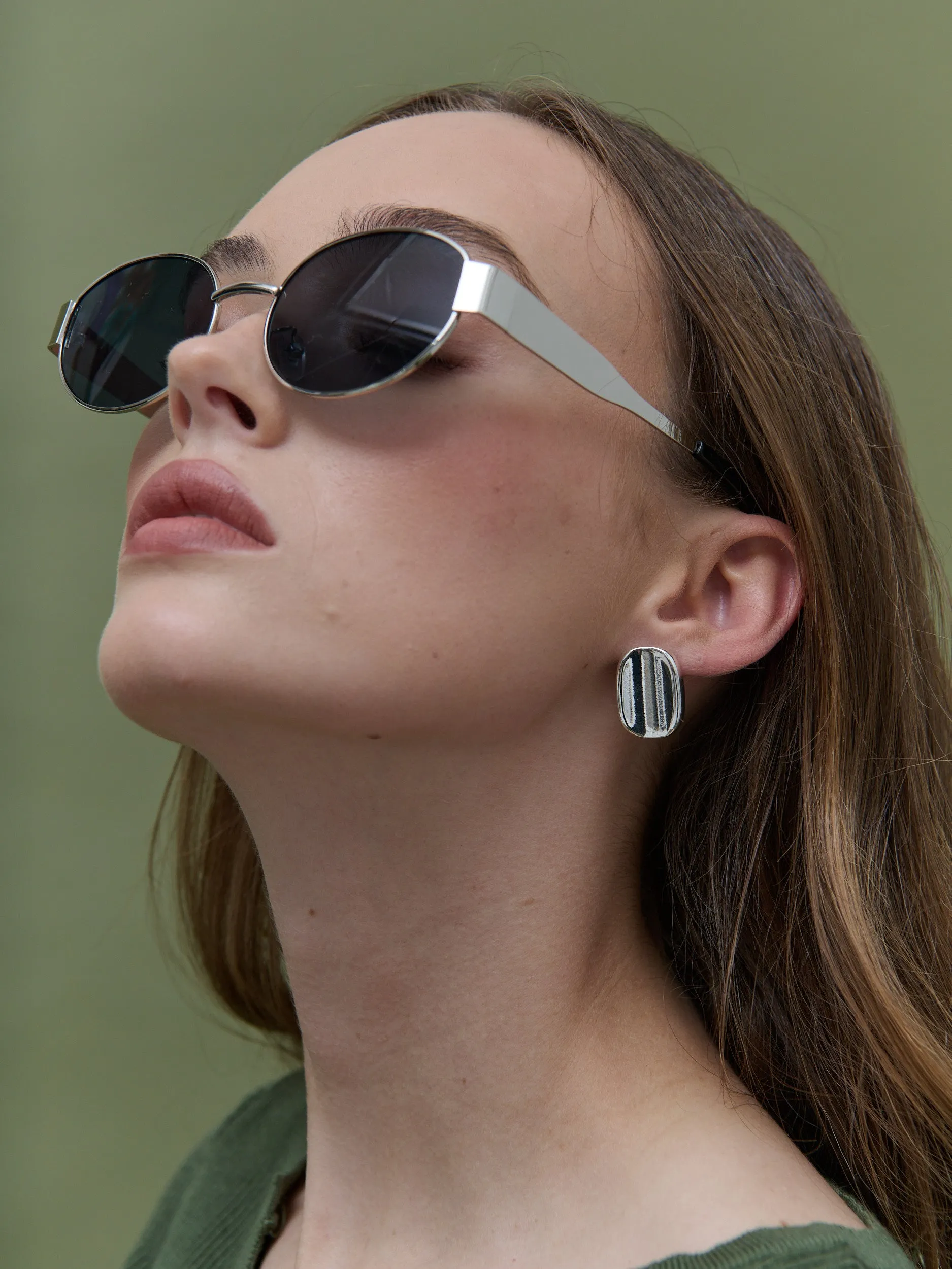 Round Silver Metal Oval Sunglasses in Black