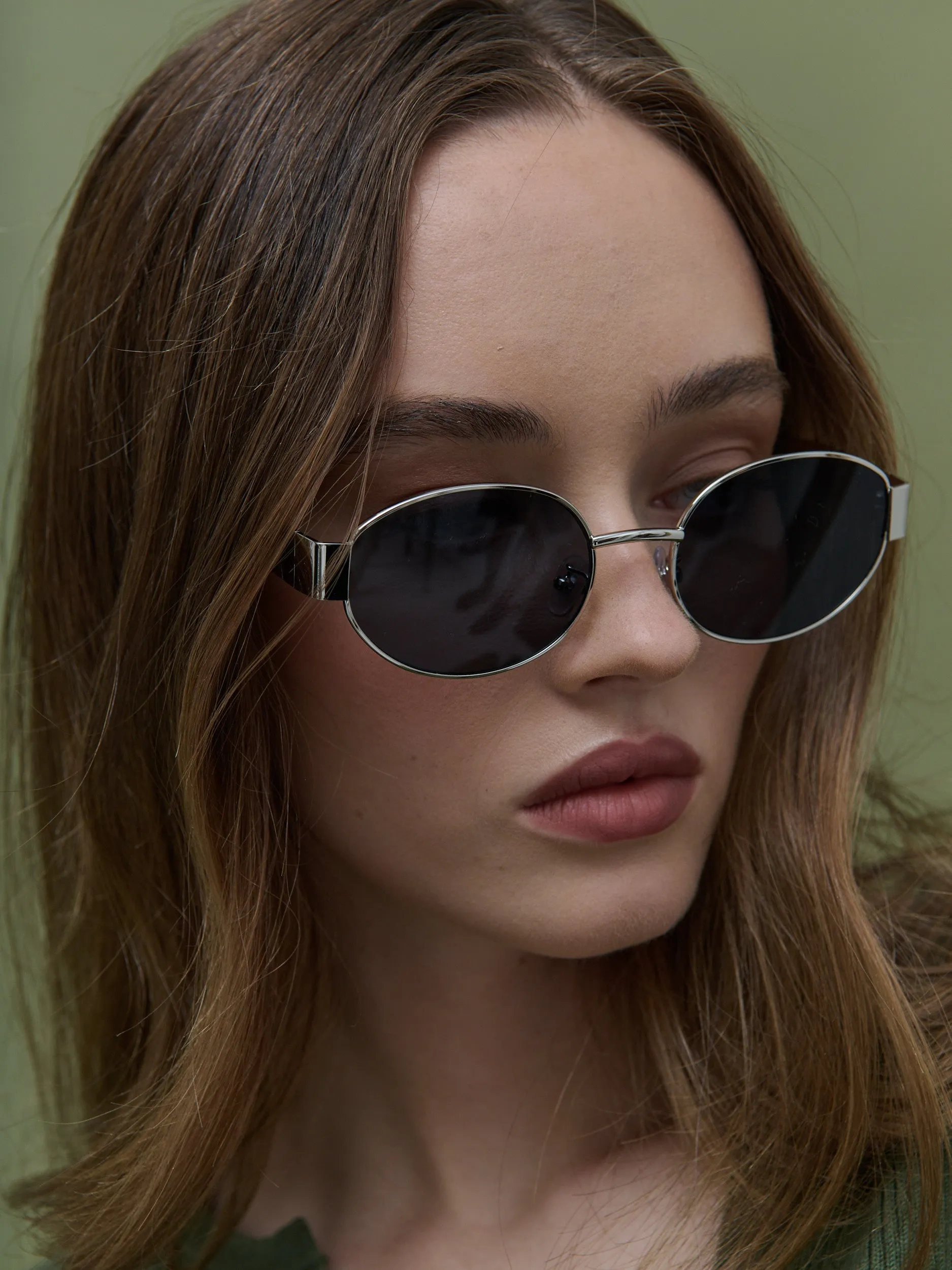 Round Silver Metal Oval Sunglasses in Black